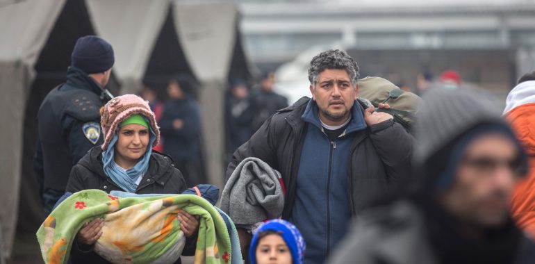 Hilfskonvoi für Flüchtlinge entlang der Balkanroute im Dezember 2015