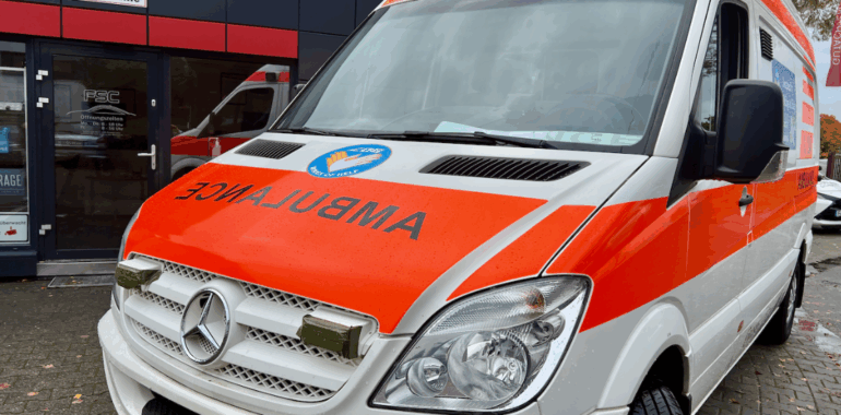 Arme Region auf dem Balkan erhält Ambulanzwagen aus Deutschland